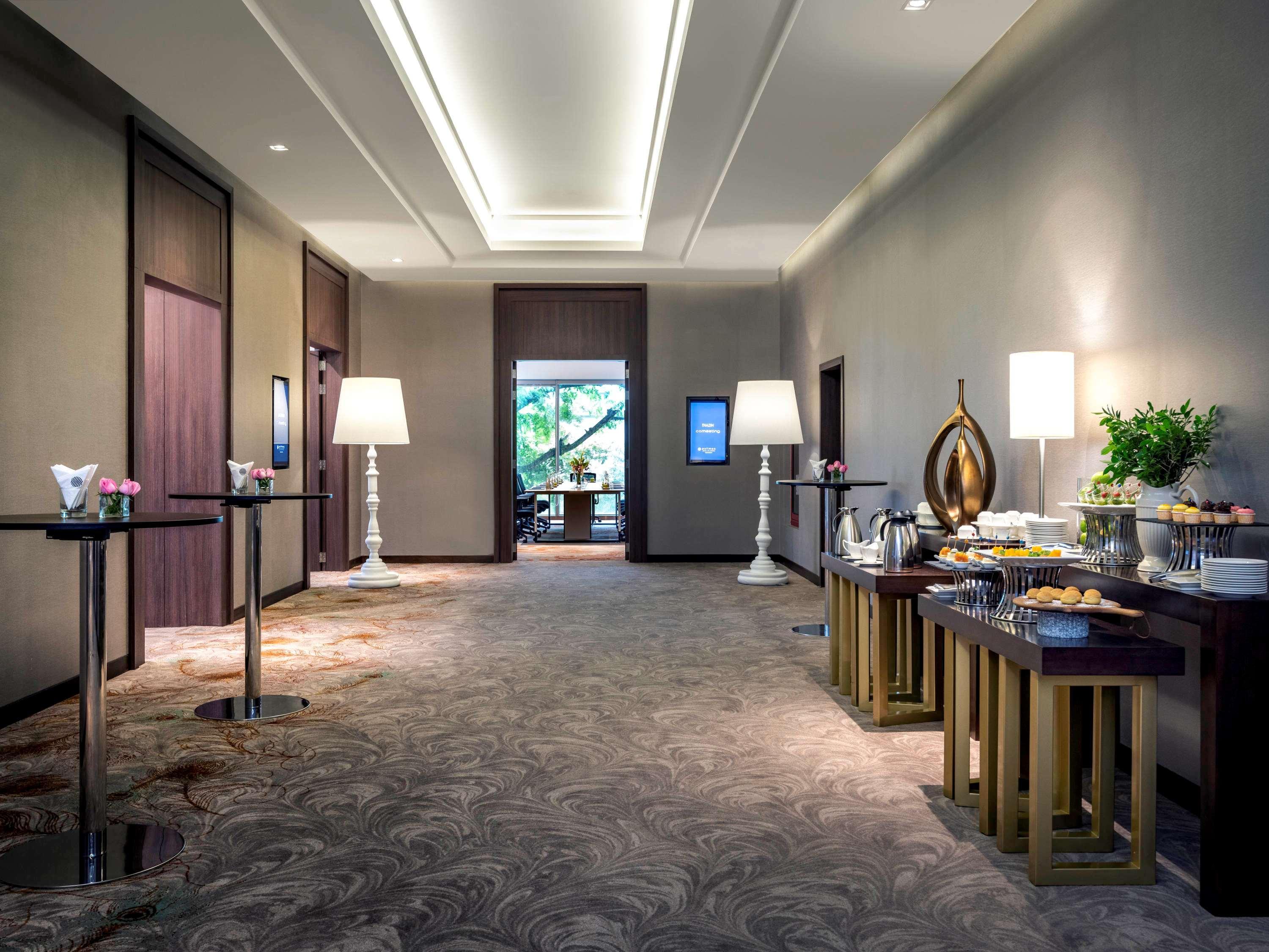 Готель Pullman Yangon Centrepoint Екстер'єр фото